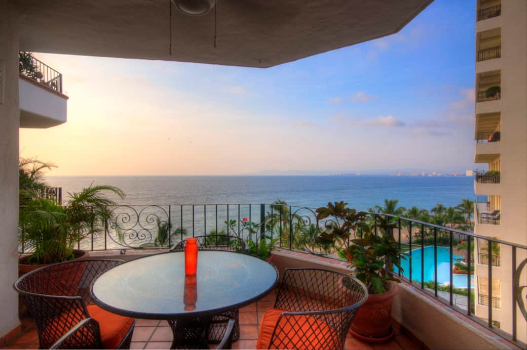 Balcony seating overlooking the ocean at Vista del Sol 705